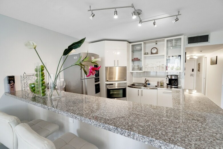 The Grand Condos By Edgewater One Ir