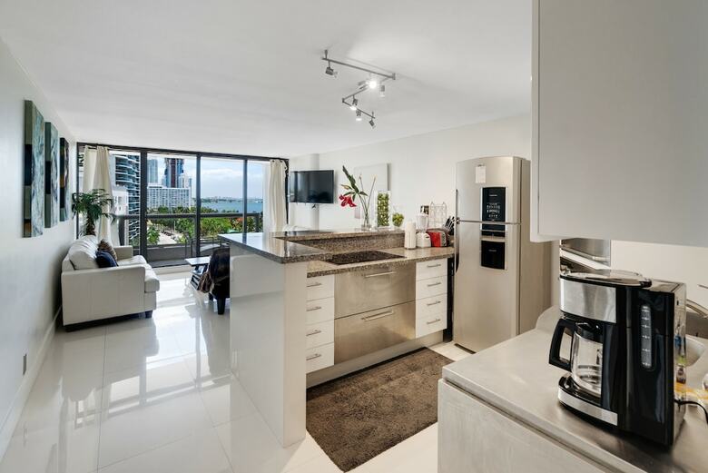The Grand Condos By Edgewater One Ir