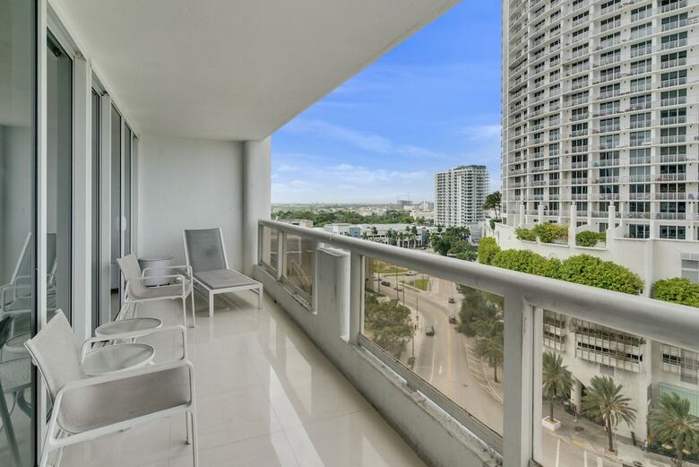 The Grand Condos By Edgewater One Ir