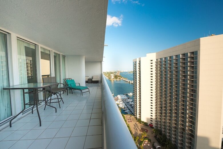 The Grand Condos By Edgewater One Ir