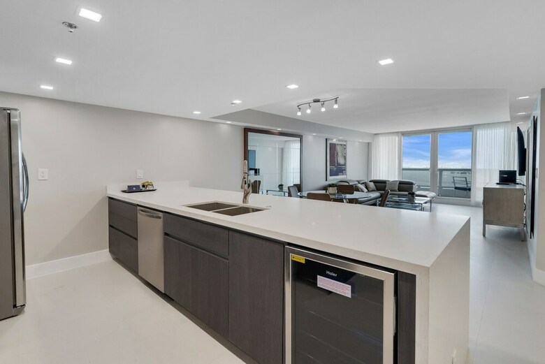 The Grand Condos By Edgewater One Ir