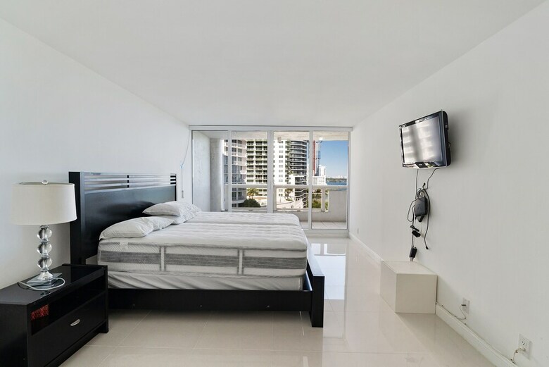 The Grand Condos By Edgewater One Ir
