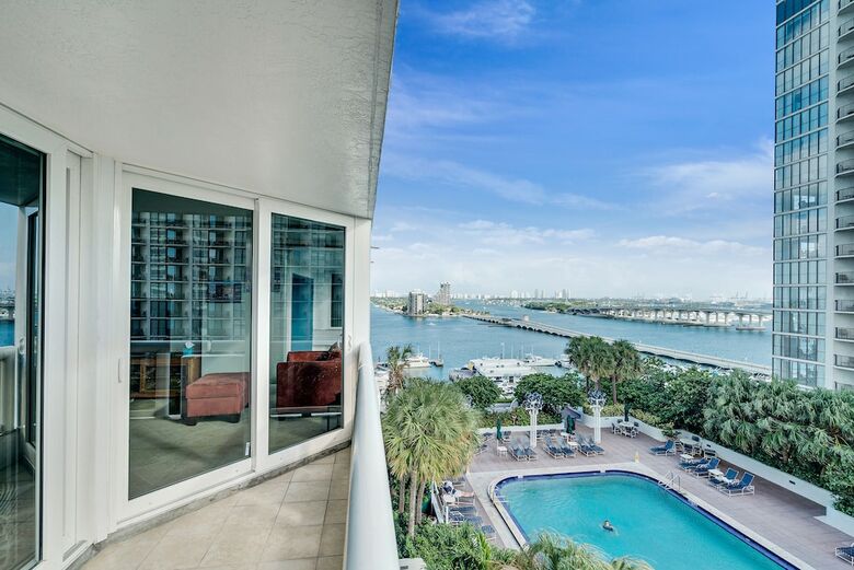 The Grand Condos By Edgewater One Ir