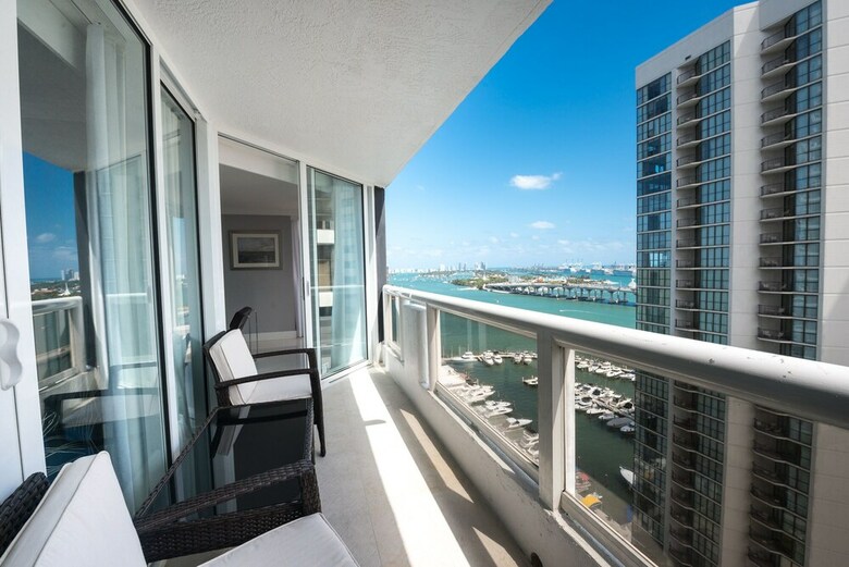 The Grand Condos By Edgewater One Ir