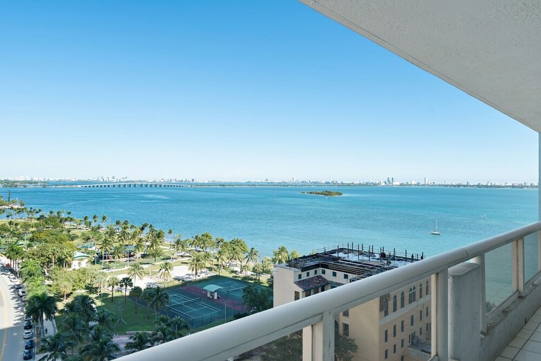 The Grand Condos By Edgewater One Ir