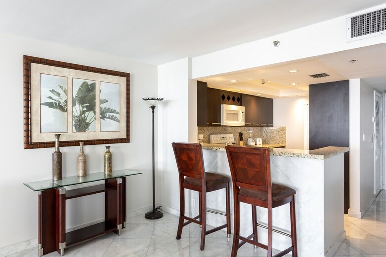 The Grand Condos By Edgewater One Ir