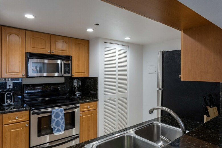 The Grand Condos By Edgewater One Ir