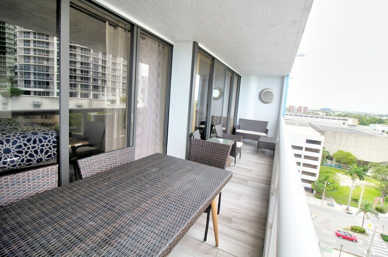 The Grand Condos By Edgewater One Ir