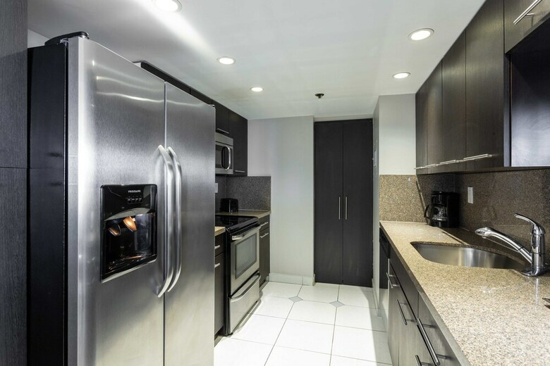 The Grand Condos By Edgewater One Ir