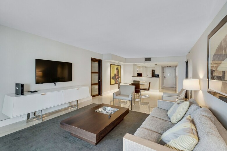 The Grand Condos By Edgewater One Ir