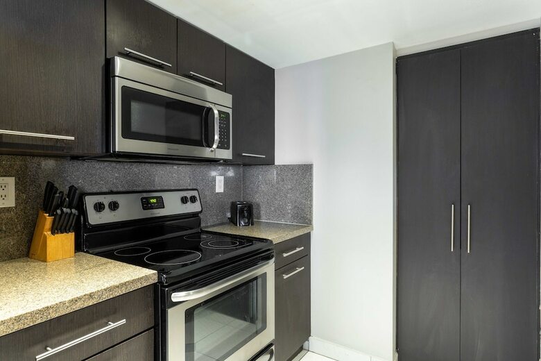 The Grand Condos By Edgewater One Ir