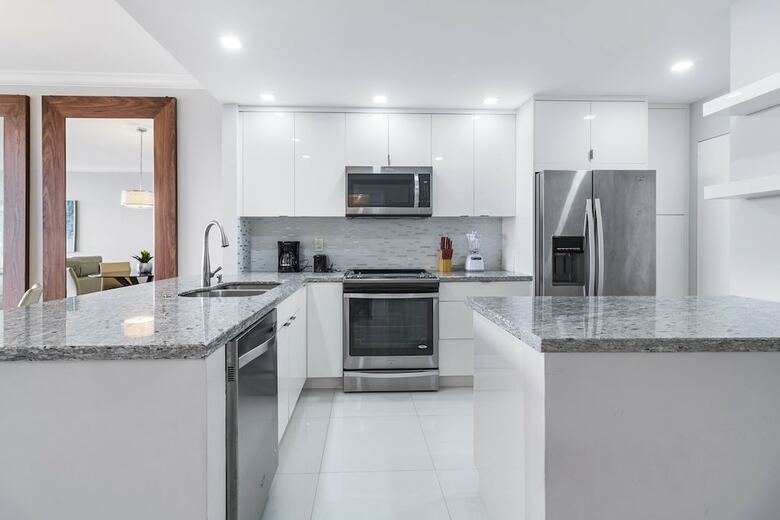 The Grand Condos By Edgewater One Ir