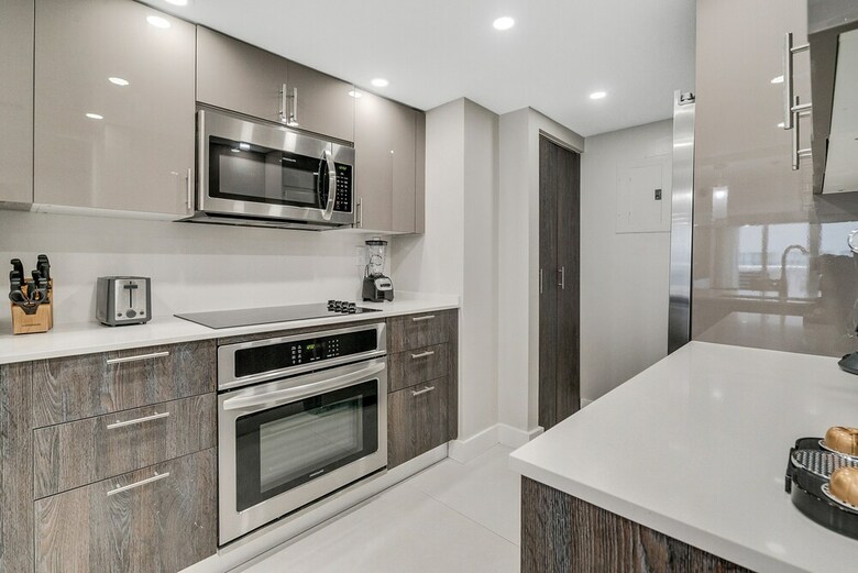 The Grand Condos By Edgewater One Ir