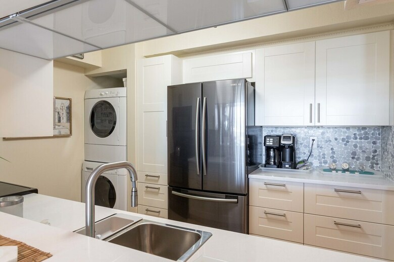 The Grand Condos By Edgewater One Ir