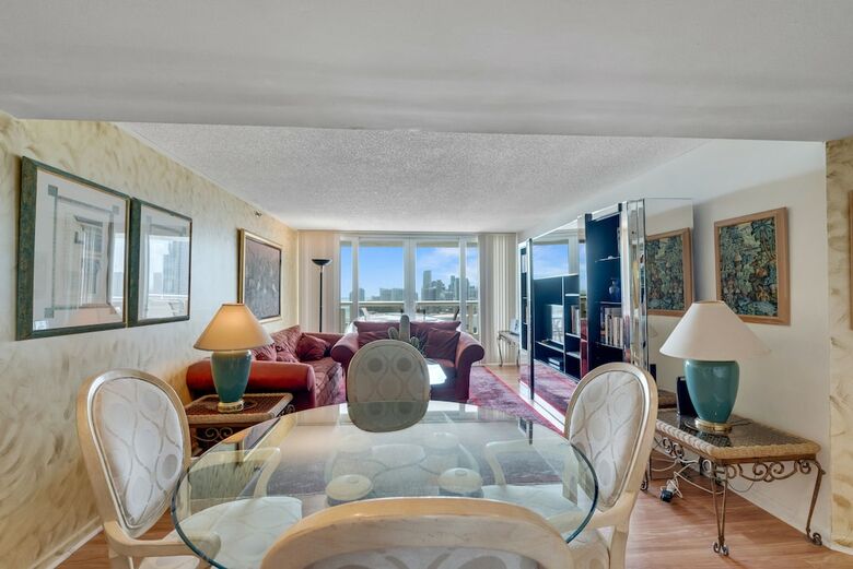 The Grand Condos By Edgewater One Ir