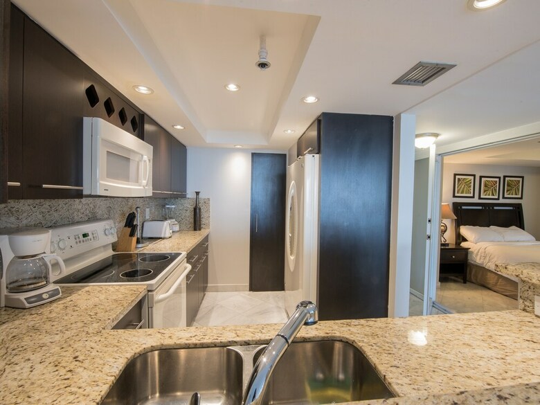 The Grand Condos By Edgewater One Ir