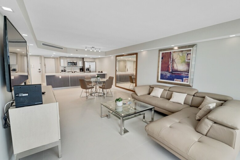 The Grand Condos By Edgewater One Ir