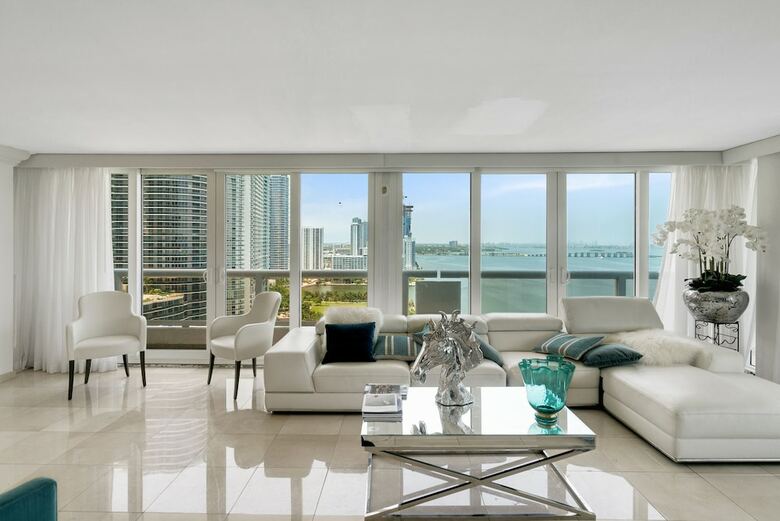 The Grand Condos By Edgewater One Ir
