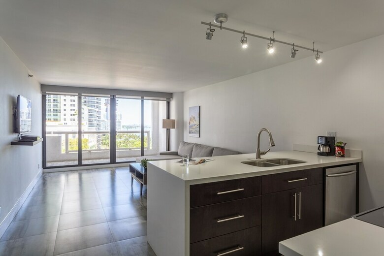 The Grand Condos By Edgewater One Ir