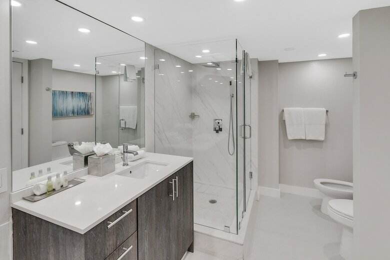 The Grand Condos By Edgewater One Ir