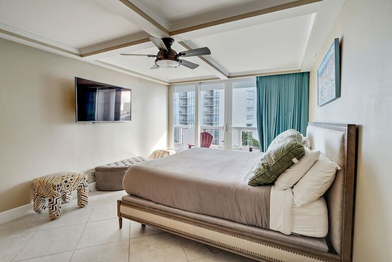 The Grand Condos By Edgewater One Ir