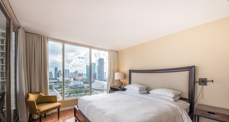 The Grand Condos By Edgewater One Ir