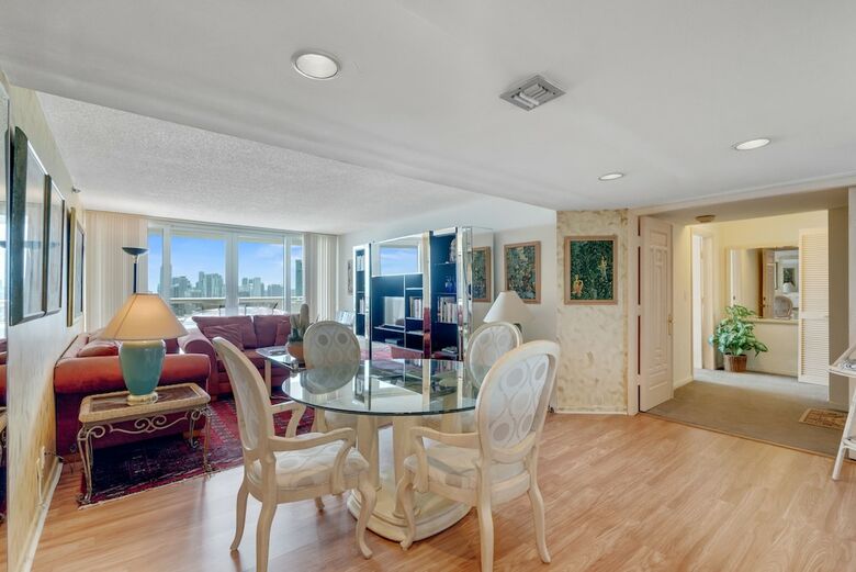 The Grand Condos By Edgewater One Ir