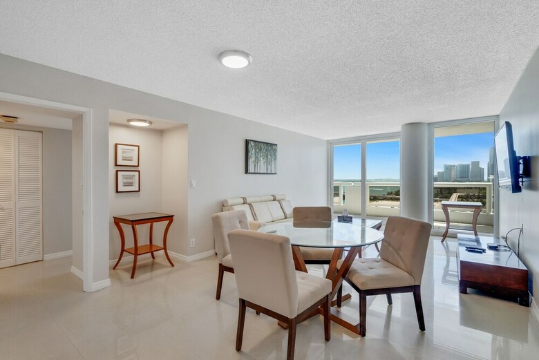 The Grand Condos By Edgewater One Ir