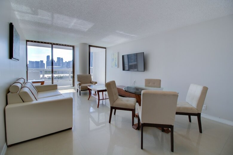 The Grand Condos By Edgewater One Ir