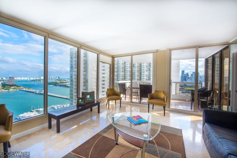 The Grand Condos By Edgewater One Ir