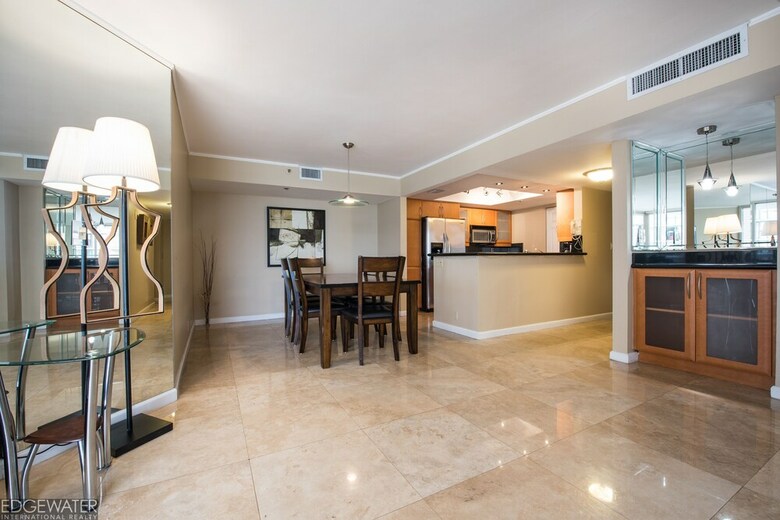 The Grand Condos By Edgewater One Ir