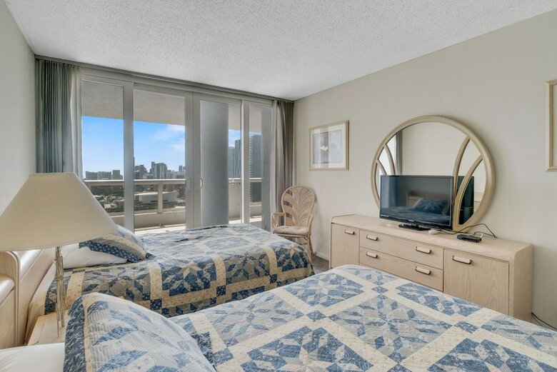The Grand Condos By Edgewater One Ir