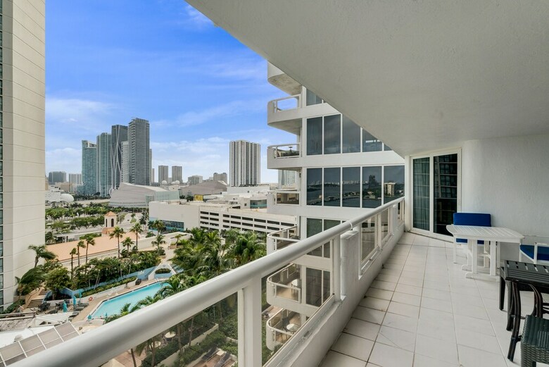 The Grand Condos By Edgewater One Ir