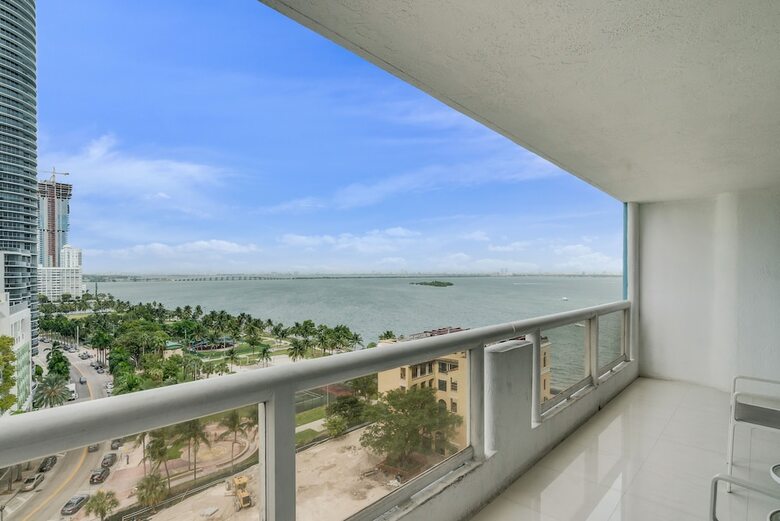 The Grand Condos By Edgewater One Ir