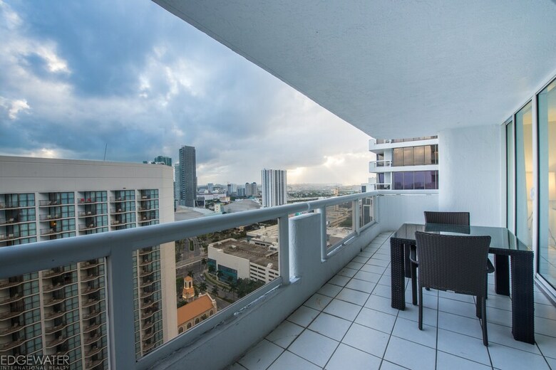 The Grand Condos By Edgewater One Ir