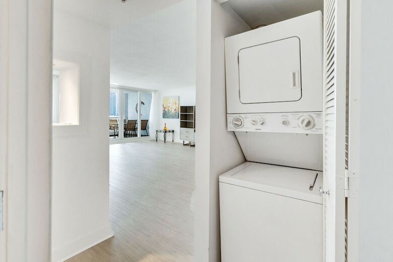 The Grand Condos By Edgewater One Ir