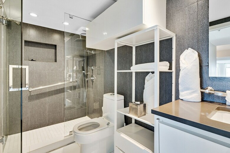 The Grand Condos By Edgewater One Ir