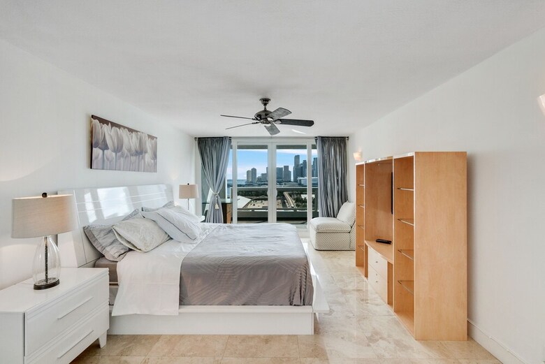The Grand Condos By Edgewater One Ir
