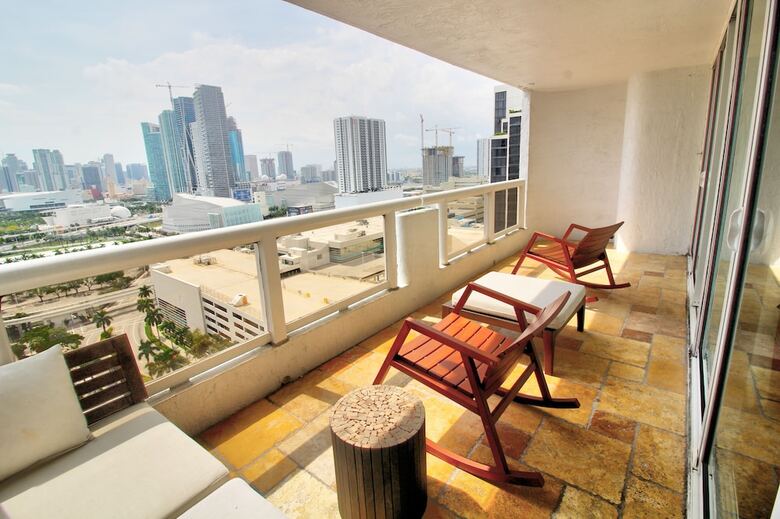 The Grand Condos By Edgewater One Ir