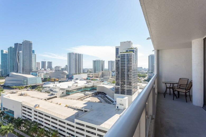 The Grand Condos By Edgewater One Ir