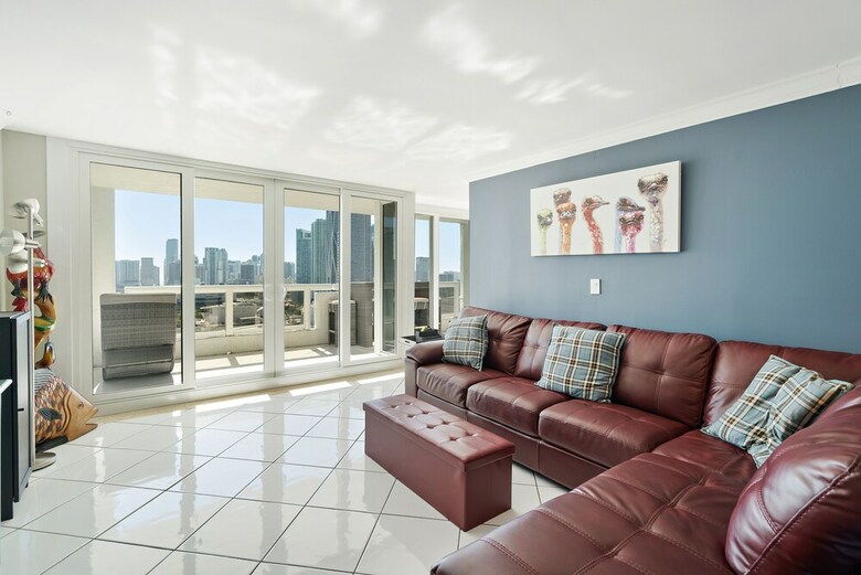 The Grand Condos By Edgewater One Ir