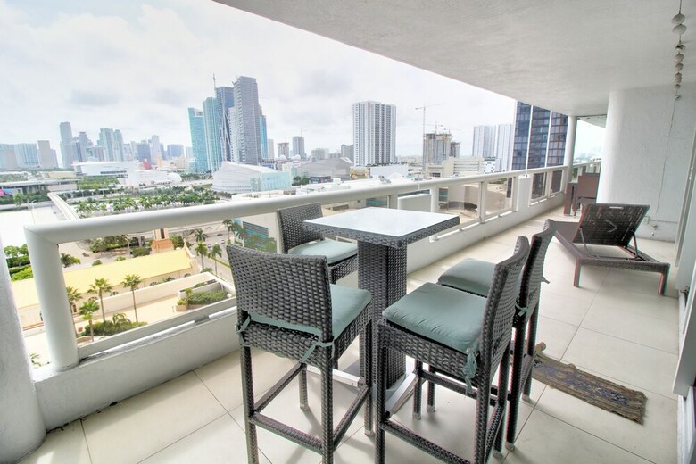 The Grand Condos By Edgewater One Ir