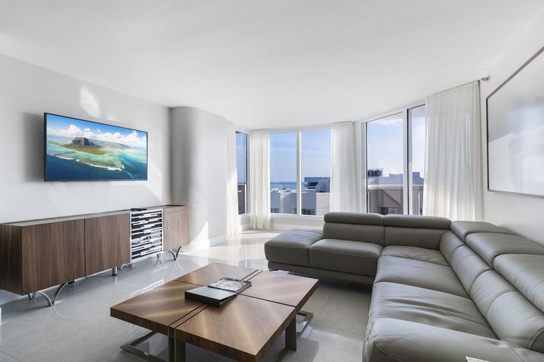 The Grand Condos By Edgewater One Ir