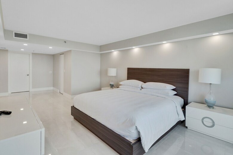 The Grand Condos By Edgewater One Ir