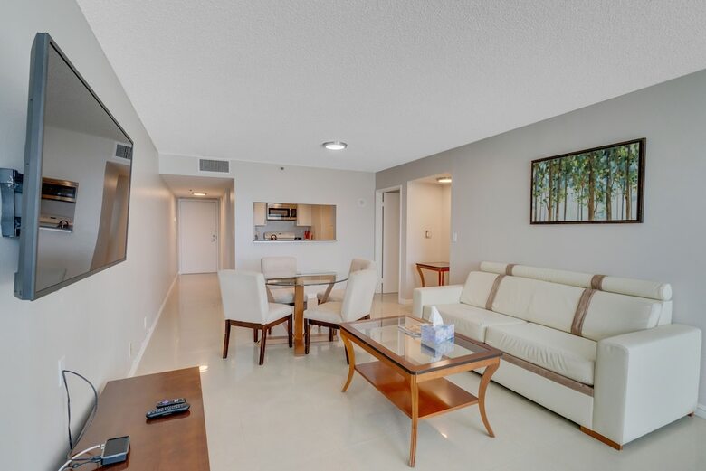 The Grand Condos By Edgewater One Ir