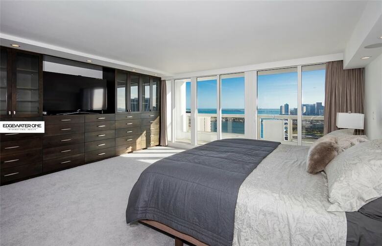 The Grand Condos By Edgewater One Ir