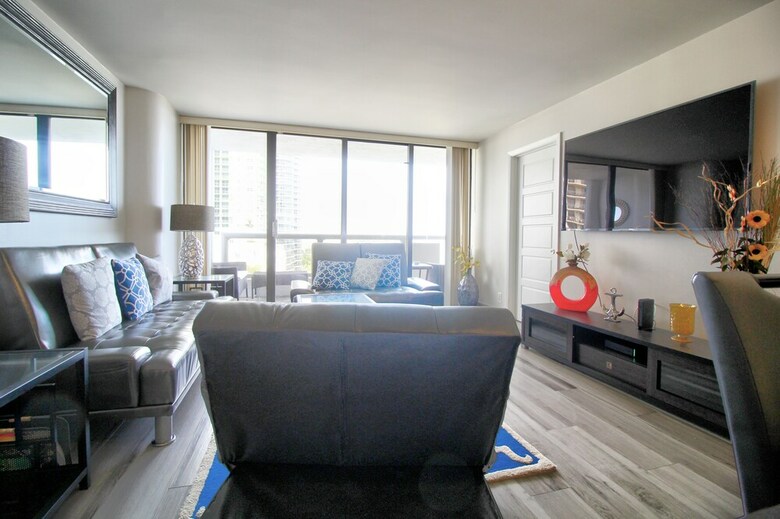 The Grand Condos By Edgewater One Ir