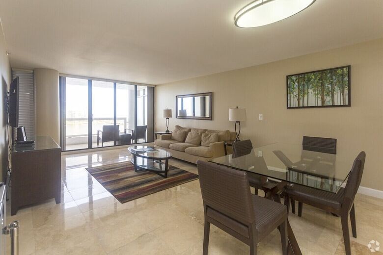 The Grand Condos By Edgewater One Ir