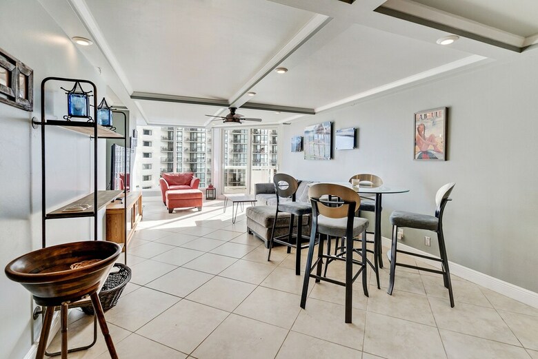 The Grand Condos By Edgewater One Ir