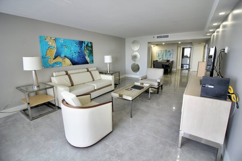 The Grand Condos By Edgewater One Ir